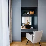 Days - Two Bedroom With Garage, Ac, Terrace And Balcony In Vinohrady Πράγα