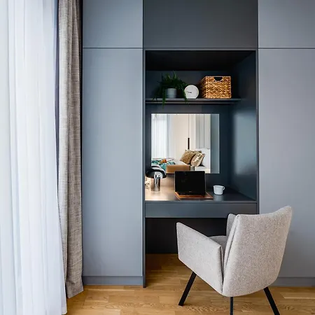 Days - Two Bedroom With Garage, Ac, Terrace And Balcony In Vinohrady Prag