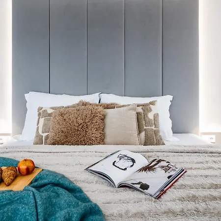 Days - Two Bedroom With Garage, Ac, Terrace And Balcony In Vinohrady 아파트 *