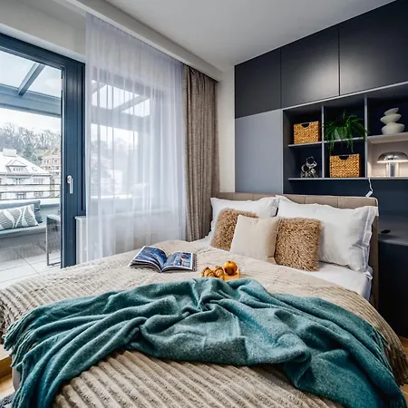 Days - Two Bedroom With Garage, Ac, Terrace And Balcony In Vinohrady