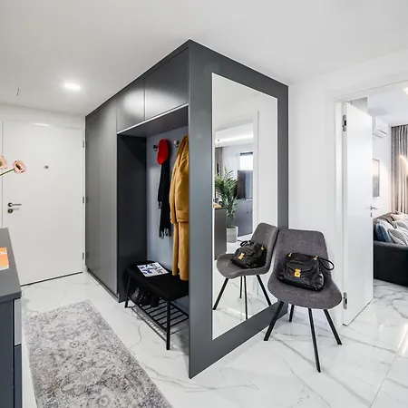 아파트 Days - Two Bedroom With Garage, Ac, Terrace And Balcony In Vinohrady *