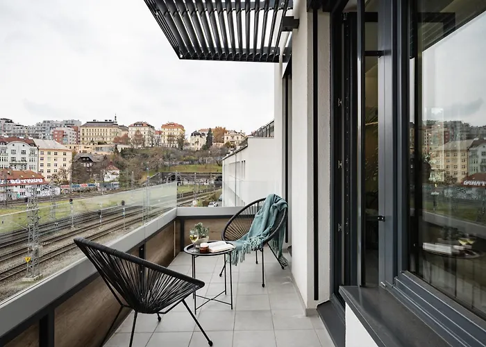 Days - Two Bedroom With Garage, Ac, Terrace And Balcony In Vinohrady Apartment Prague